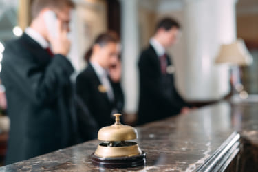 ホテル業界への転職を考えるあなたへ：必要な資格とスキルについて